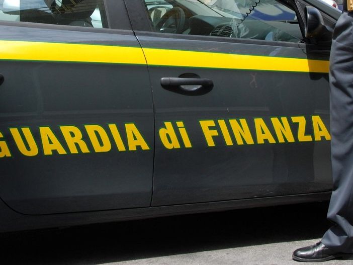 Carignano, sostanze stupefacenti in vendita sui social: arrestati un 50enne e un minorenne