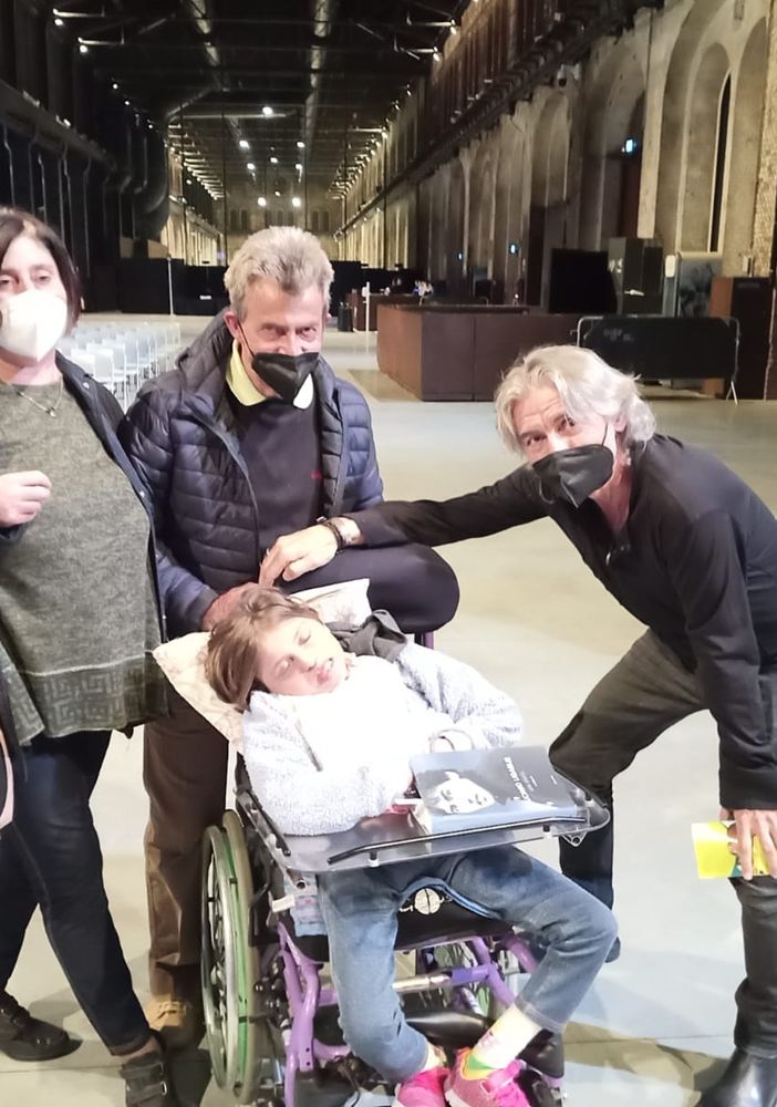 La cavourese Federica Fassi incontra il suo idolo Ligabue alle Ogr Torino