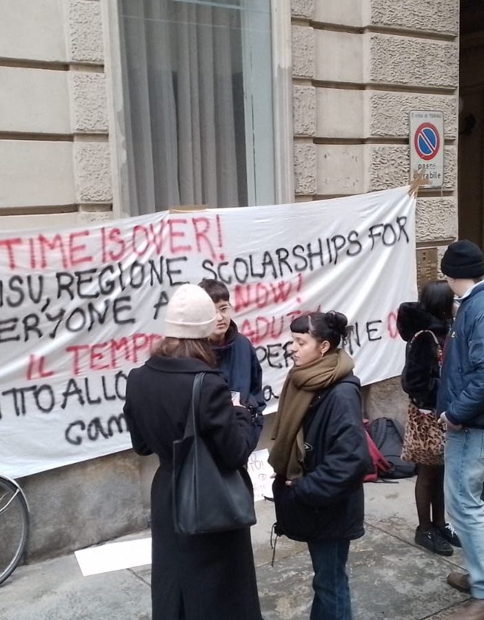 Borse di studio, il 2024 riparte con la protesta degli studenti davanti al Consiglio Regionale. &quot;Chiediamo una data certa&quot;
