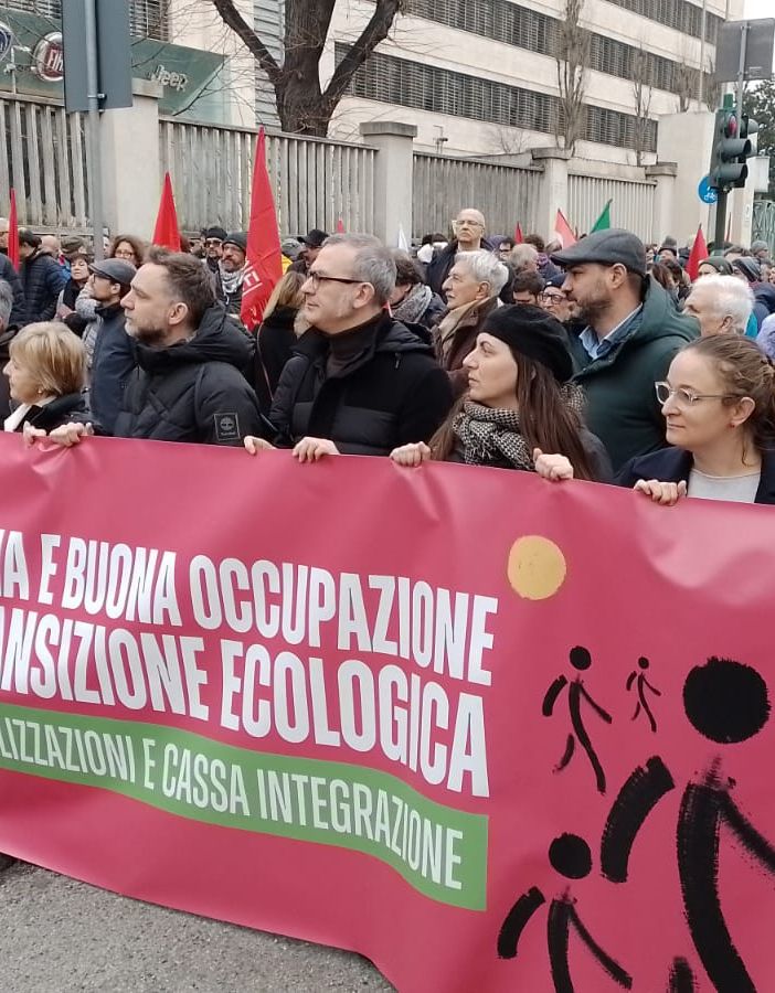 Mirafiori, dopo 45 anni si torna a marciare intorno al perimetro della grande fabbrica, &quot;ma ormai è mezza vuota&quot;