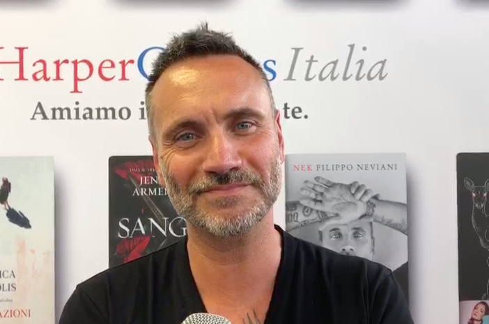 Nek per la prima volta al Salone del Libro: &quot;Ho percepito un turbinio di creatività&quot; [VIDEO]