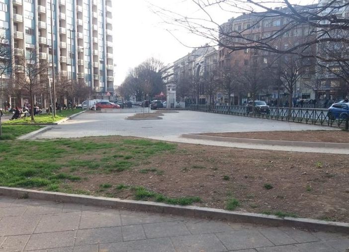 Piazza Carducci, i commercianti: &quot;Servono sicurezza, eventi e parcheggi&quot;