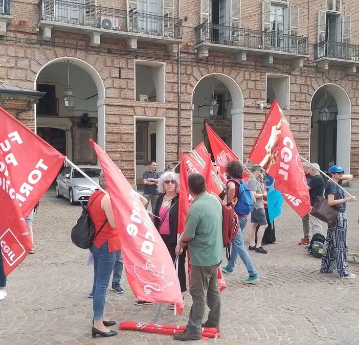 Documenti agli stranieri, corso Verona è un disastro: &quot;Dobbiamo integrare, non fare la fine della Francia&quot;