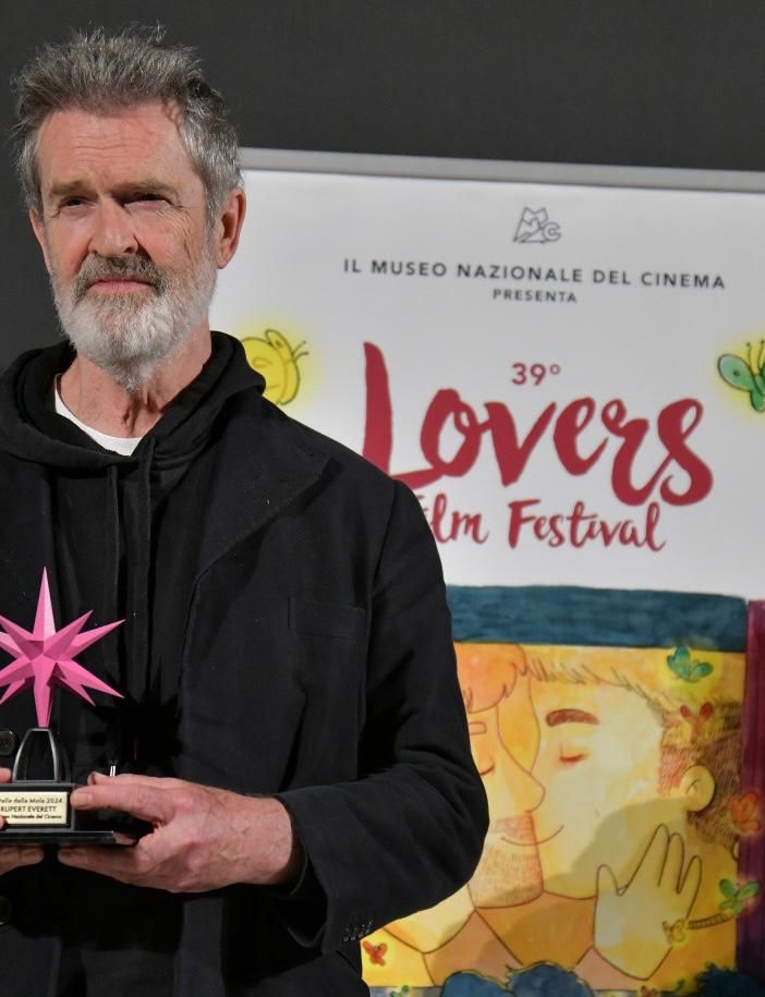 Rupert Everett riceve il Premio Stella della Mole: la consegna al Museo del Cinema