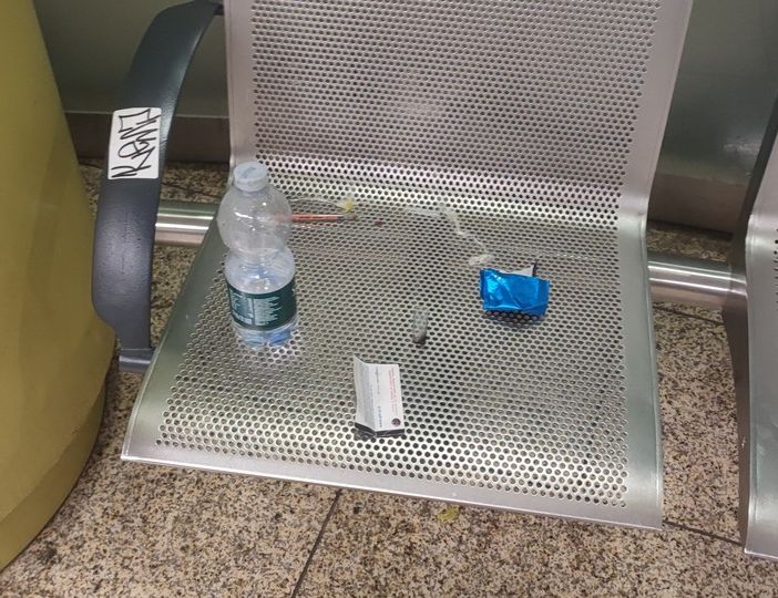 Degrado nella metro: pozze di sangue e siringhe alla fermata Nizza