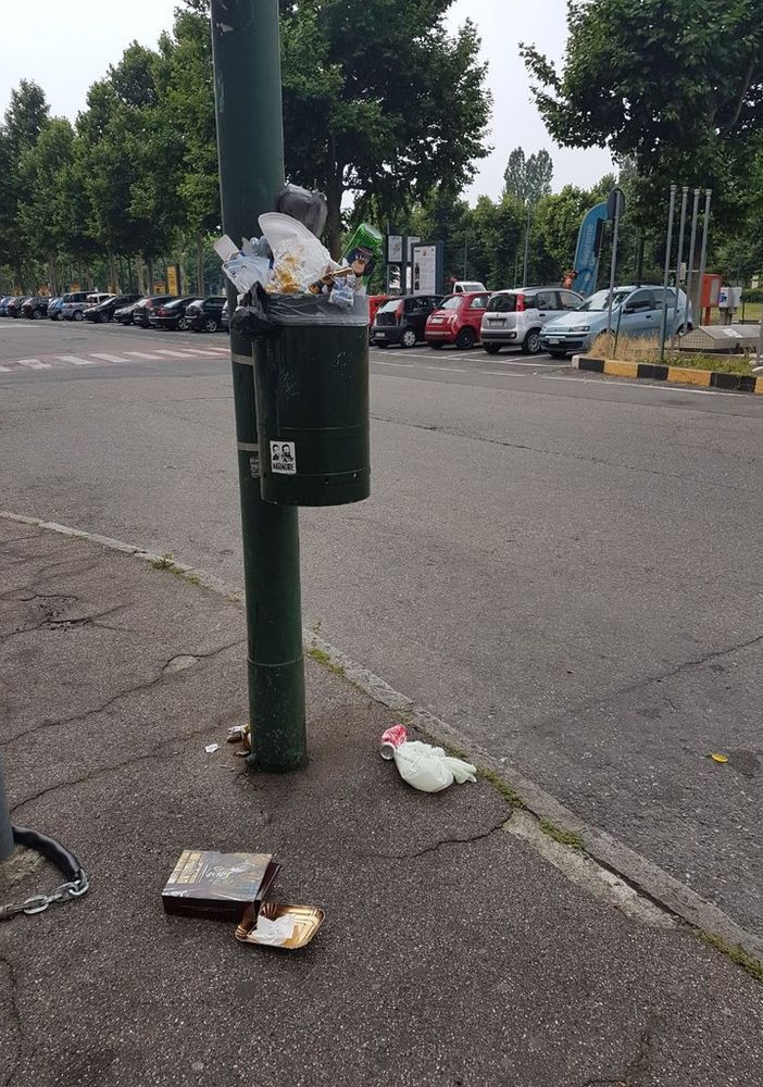 A Mirafiori l’immondizia si raccoglie dopo pranzo: polemiche per il cambio orari Amiat
