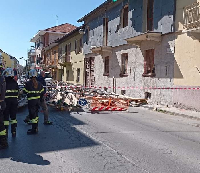 Impalcatura crollata a Collegno
