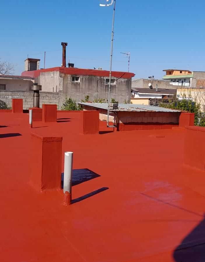 Metti al sicuro il tuo tetto: la guida all'impermeabilizzazione di una copertura in lamiera