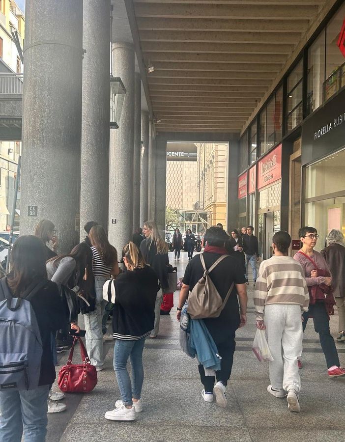 Febbre da Tananai: tutti in coda per il firmacopie a La Feltrinelli