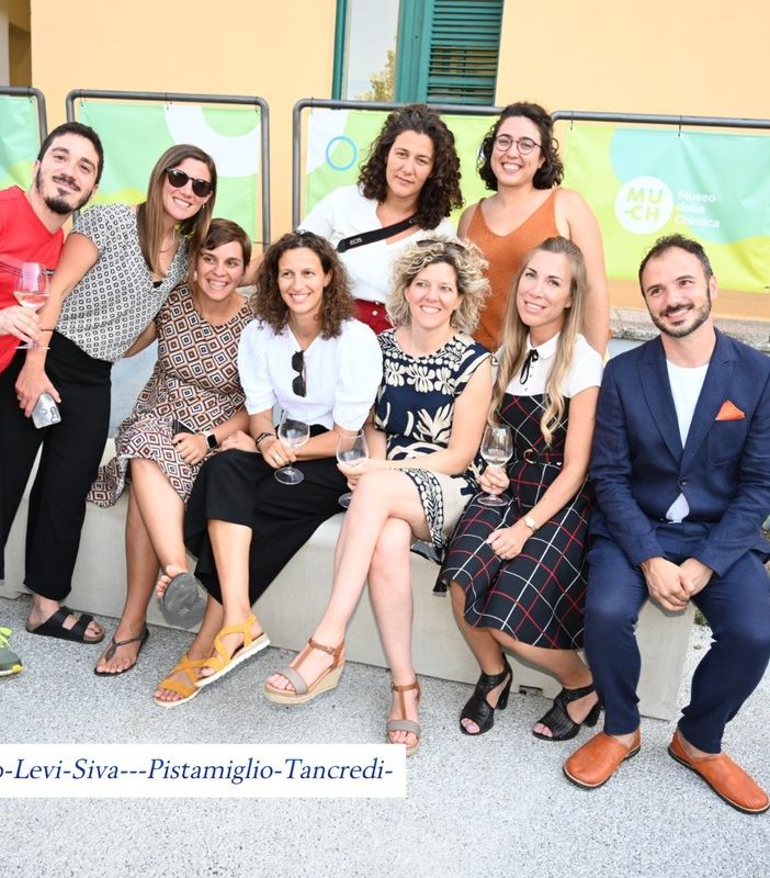 persone sorridenti Museo della chimica