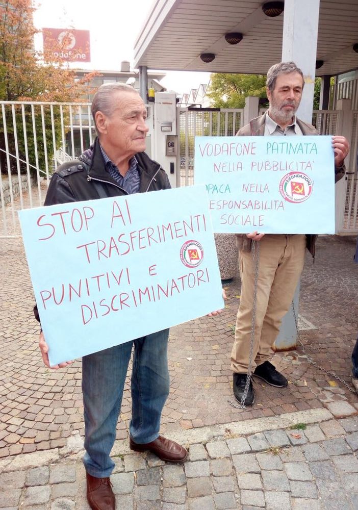 G7, incatenati alla Vodafone di Ivrea