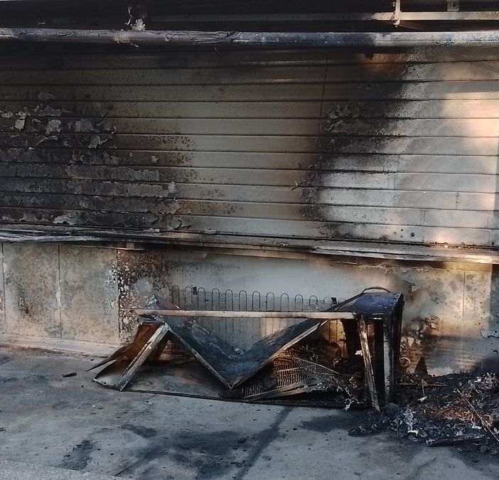 incendio in un chiosco bar