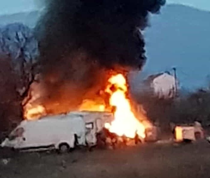 Fumi tossici dal campo rom di Orbassano, decisivo l'intervento dei pompieri