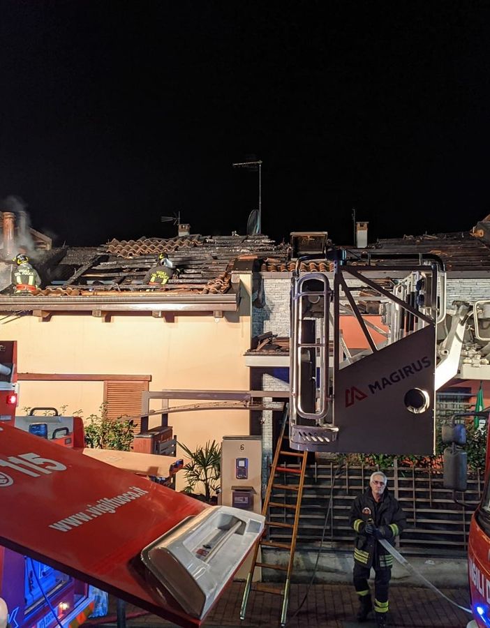 vigili del fuoco in azione