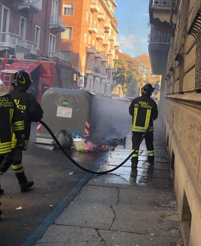 L'ecoisola andata a fuoco in zona San Donato