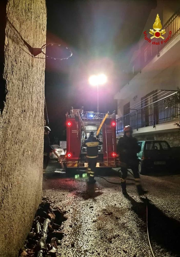vigili del fuoco in azione