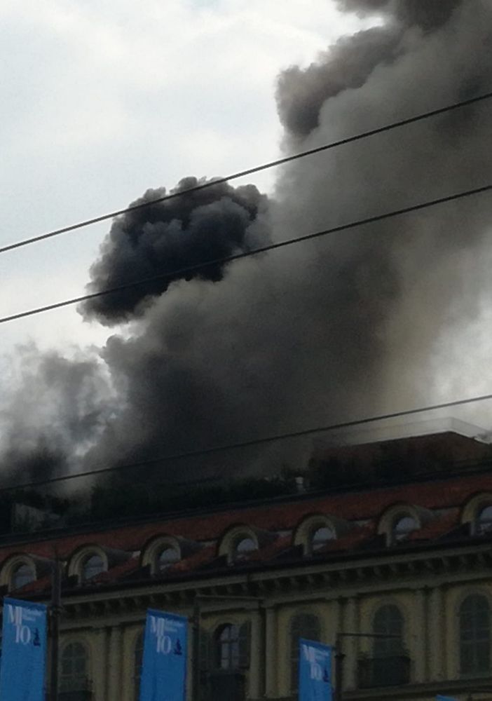 incendio in piazza carlo felice