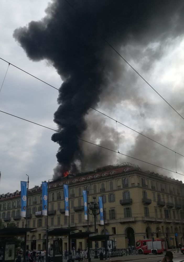 Il 3 settembre in fiamme palazzo di piazza Carlo Felice