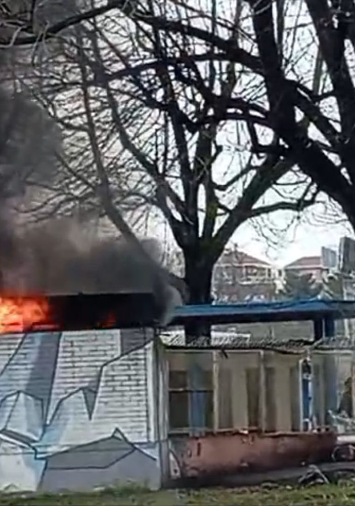Prende fuoco la piscina Sempione: attimi di panico in Barriera di Milano