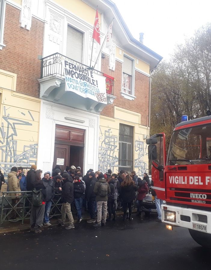 Incendio allo Spazio popolare Neruda, danni solo a cose