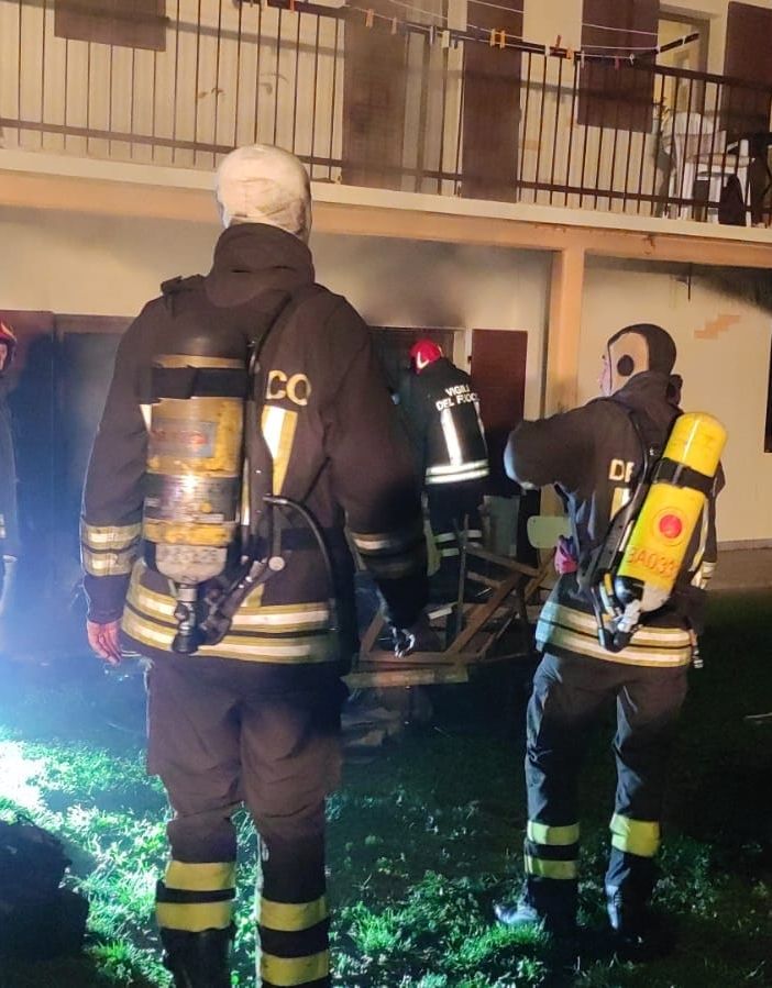 vigili del fuoco in azione