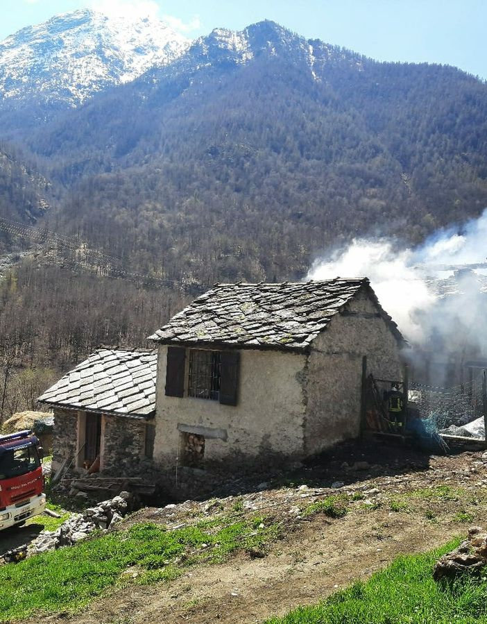 incendio casa viù