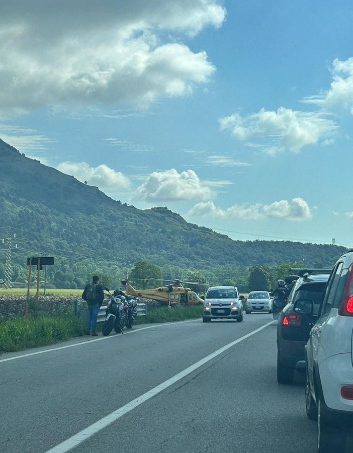 Sul posto sono intervenuti i sanitari del 118, con l'elisoccorso