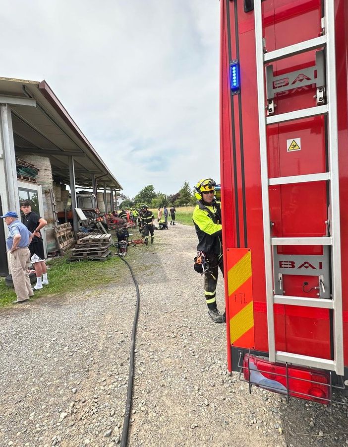 Incidente agricolo a Borgomasino, giovane agricoltore finisce sotto il trattore: necessario l’intervento dell’elicottero