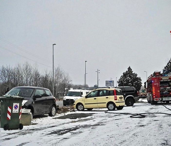 Chiusa di San Michele, la carambola delle auto coinvolge una cabina del gas: strada chiusa per ore