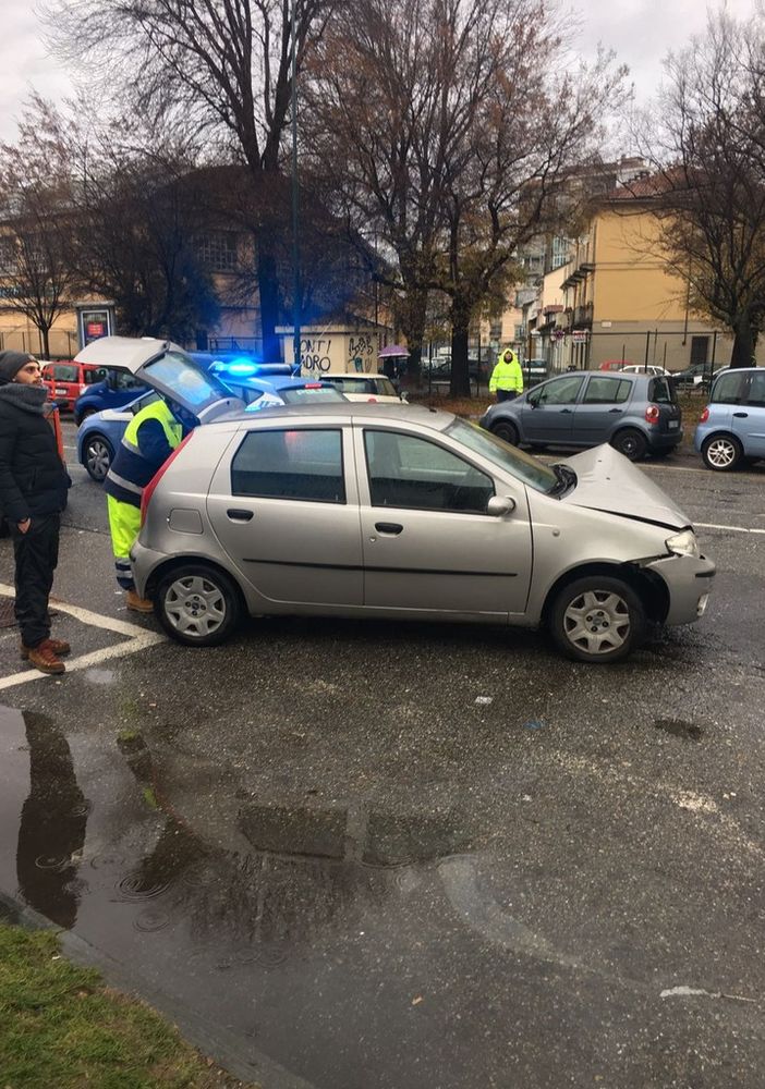 L'incrocio maledetto di Via Sospello colpisce ancora: nuovo incidente questa mattina (FOTO)
