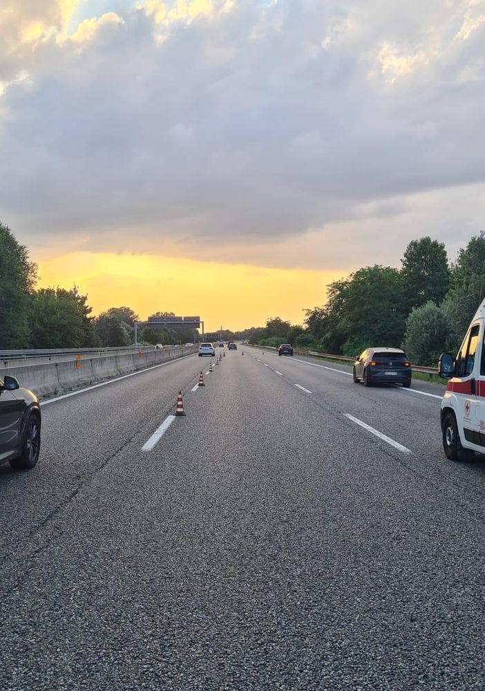 Tragedia in tangenziale: investito da un’auto, muore un addetto al soccorso stradale. Aveva 21 anni