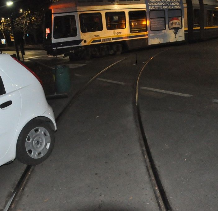 Doppio incidente nella notte a Torino, per fortuna solo ferite lievi per le persone coinvolte
