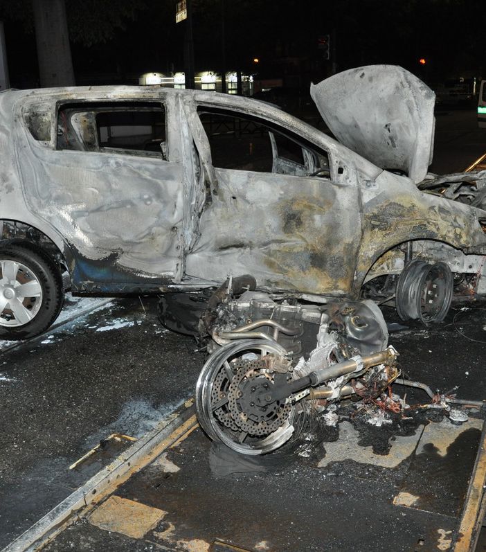Drammatico incidente in piazza Sabotino: auto contro moto, muore il centauro