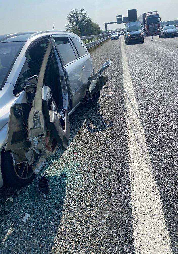 Incidente sulla Tangenziale Sud: due veicoli coinvolti, tre feriti