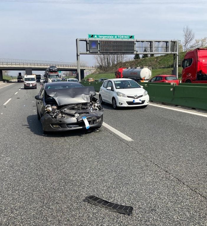 Auto tampona un Tir: grave incidente sulla Tangenziale Nord di Torino