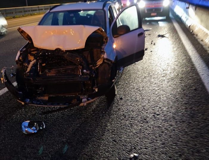 Tamponamento in tangenziale, rallentamenti al traffico con code in entrambe le direzioni