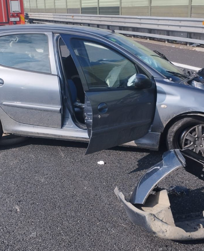Scontro tra tre mezzi sulla tangenziale Sud di Torino: viabilità rallentata
