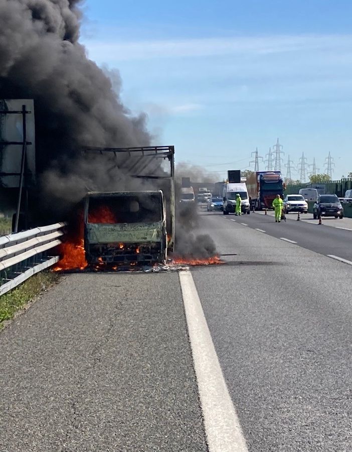 camion in fiamme