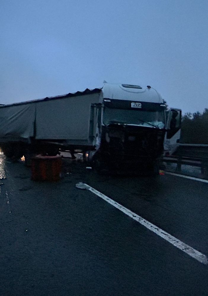 Autoarticolato sbanda sulla A5 Torino-Aosta: traffico in tilt e uscita obbligatoria a San Giorgio