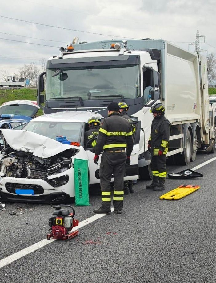 Brutto incidente tra corso Regina e Venaria: traffico paralizzato sulla tangenziale