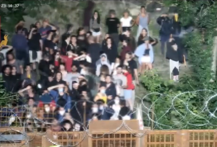 Nuova protesta No Tav in Val Susa, lancio di pietre e tensione con la Polizia (VIDEO)