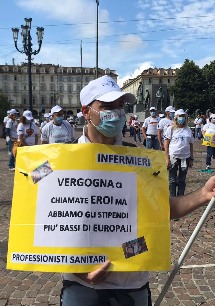 A Torino la rabbia degli infermieri: “Conte aveva detto di non volerci lasciare soli e ci ha dimenticati” [VIDEO]