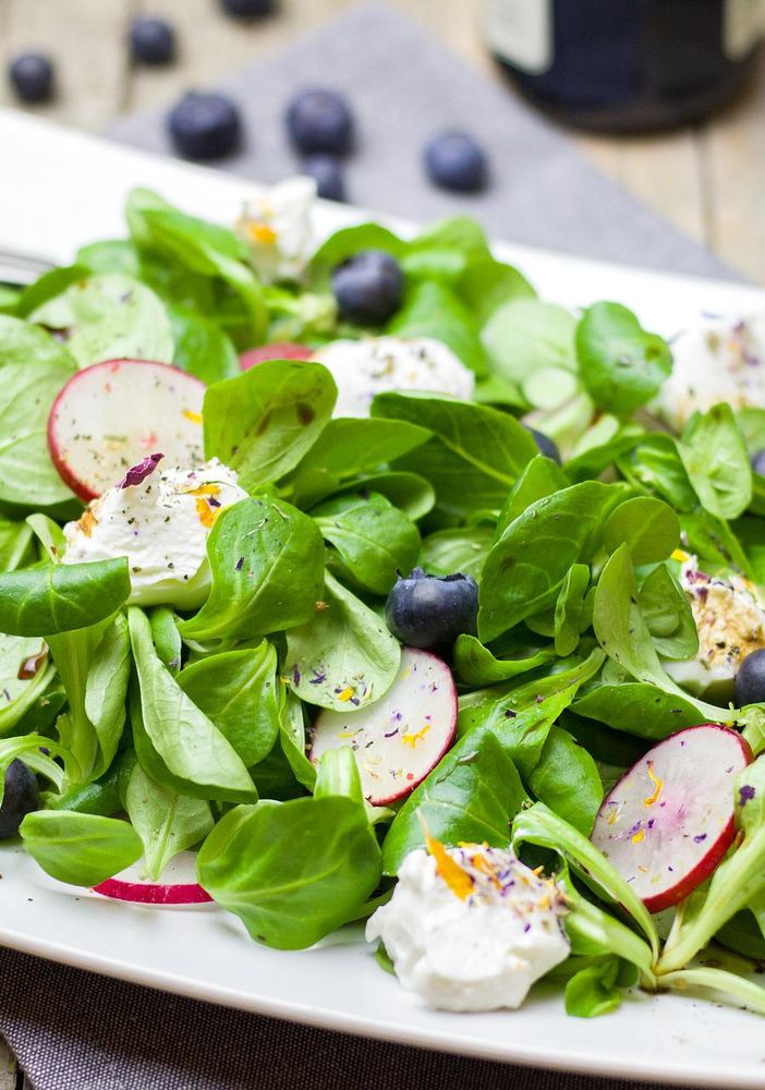Mercoledì Veg: oggi cuciniamo insalata di mirtilli e tofu