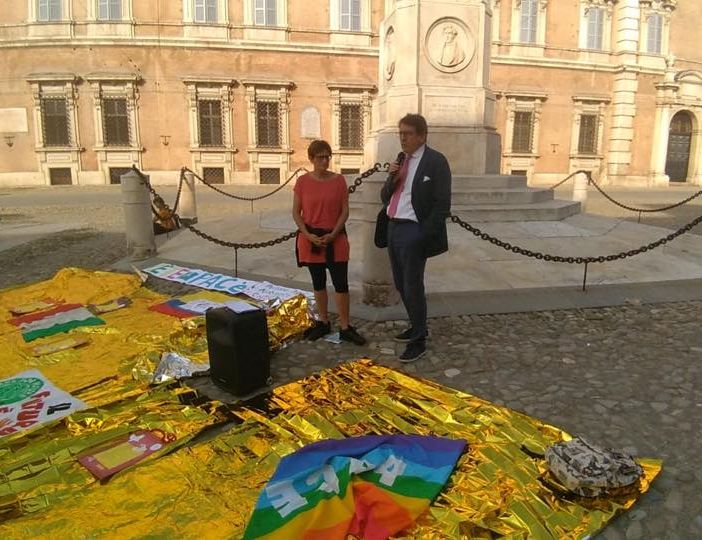 Campagna #ioaccolgo, sabato flash mob in piazza Castello per abrogare i Decreti Sicurezza