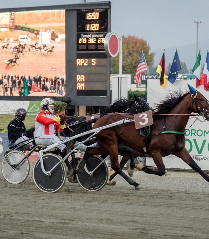 Ippica e ciclismo 'corrono assieme' all'ippodromo di Vinovo