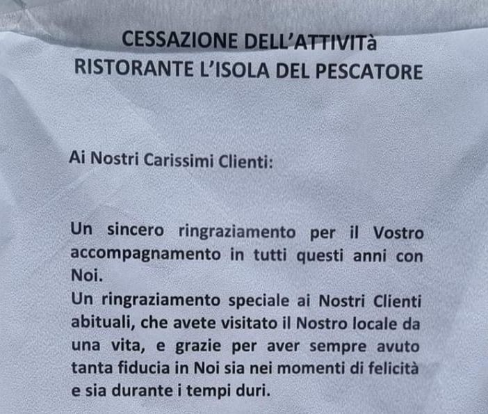 ristorante di Torino chiude con un cartello