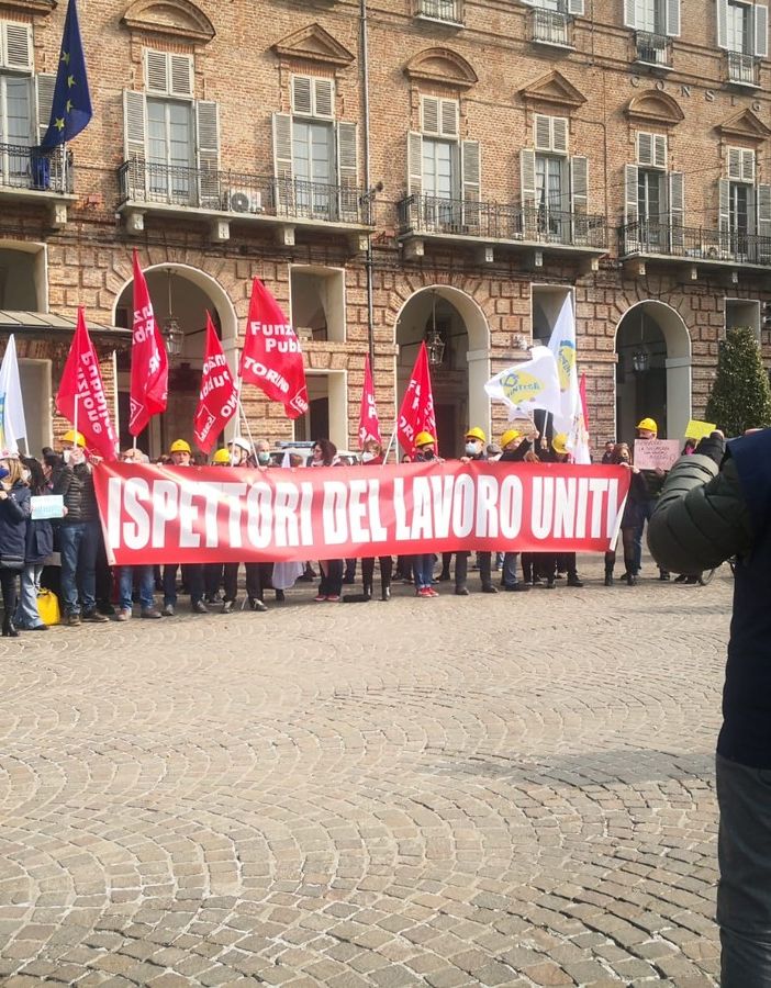 Boom di cantieri per i bonus, ma &quot;lo Stato non investe per i controlli&quot;: presidio in piazza Castello [VIDEO]
