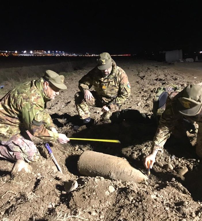 Bomba a Caselle, gli artificieri intervengono per rimuovere il residuato bellico (FOTO)
