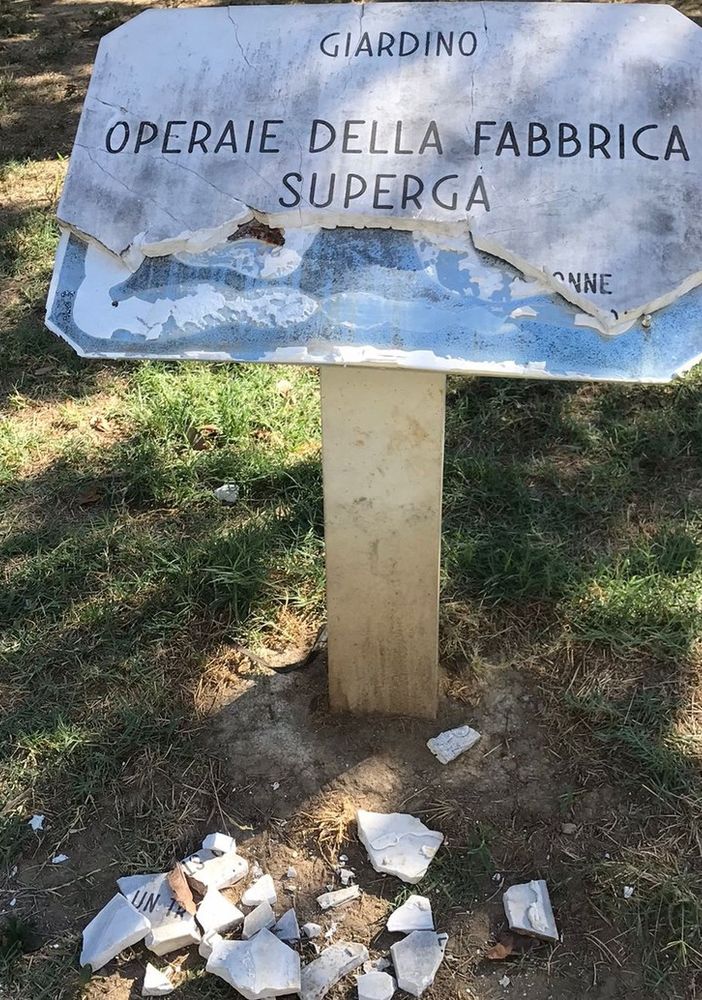 lapide operaie vandalizzata