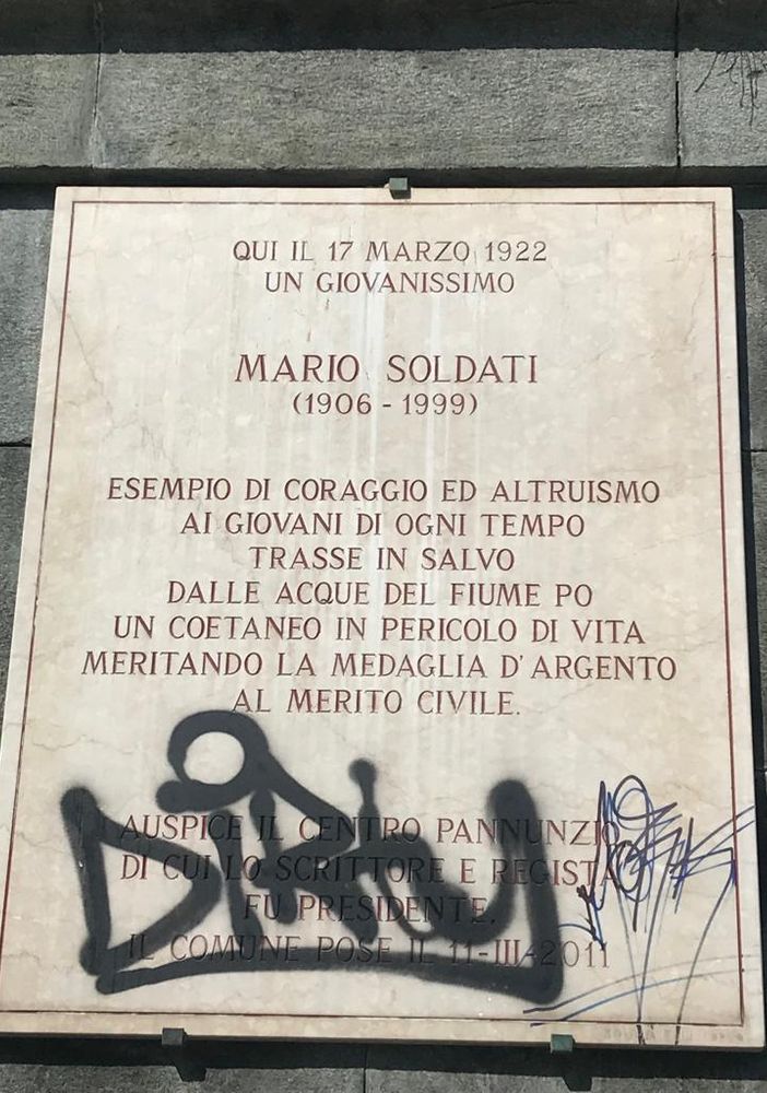 lapide soldati vandalizzata